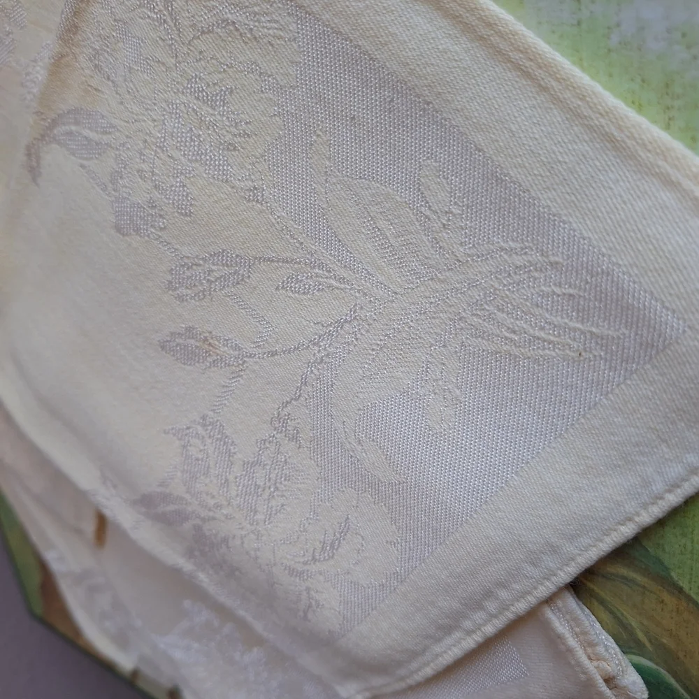 Damask Set of 8 Cream Floral Cloth Napkins